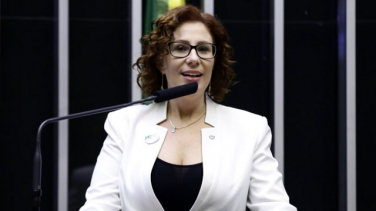 Notícia - Impeachment: Carla Zambelli divulga número dos cinco deputados cobrando “justiça”