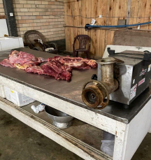 Notícia - De carne de cavalo para consumo humano à drogas, itens apreendidos em Morro da Fumaça (FOTOS)