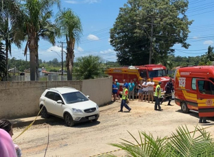 Notícia - Mulher morre após ser atropelada pelo próprio veículo em Criciúma