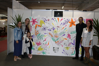 Notícia - CasaPronta presenteia Combemtu com ilustração da artista Jadna