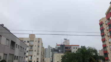 Notícia - Fim de semana com chuva e nebulosidade na região