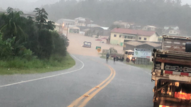 Notícia - Temporal atrapalha aeroporto e derruba barreiras em estradas