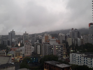 Notícia - Chuva forte e granizo no fim de tarde (VÍDEO)