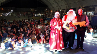 Notícia - Papai e Mamãe Noel chegam no Arroio do Silva