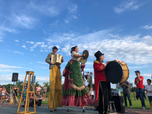 Notícia - Sábado tem espetáculo do Cirquinho do Revirado na Praça Central