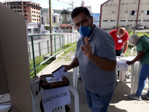 Notícia - Cleber Candido retorna ao comando do Sindisaúde