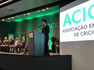 Notícia - Na posse da Acic, Salvaro não comenta recuo de candidatura