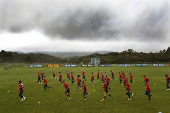 Notícia - Inspirados no Figueirense, jogadores do Paraná protestam