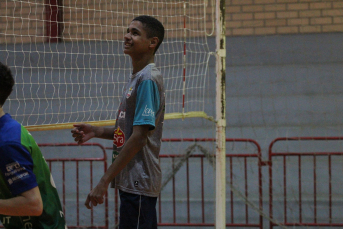 Notícia - Esporte e inclusão: atleta com autismo treina e compete pelo vôlei de Forquilhinha