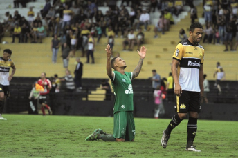 Notícia - Derrota para a Chape e protestos da torcida