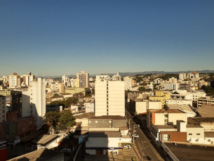 Notícia - Sábado com 34ºC e pancadas de chuva à tarde