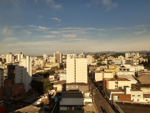 Notícia - Segunda-feira quente e com chance de chuva no fim da tarde