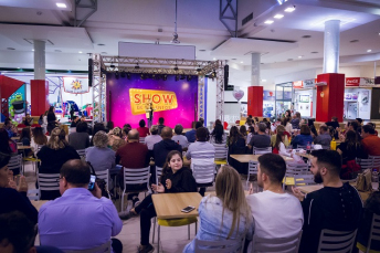 Notícia - Criciúma Shopping revela cantores em mais um Show de Talentos