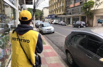 Notícia - Covid-19 interfere até no estacionamento rotativo