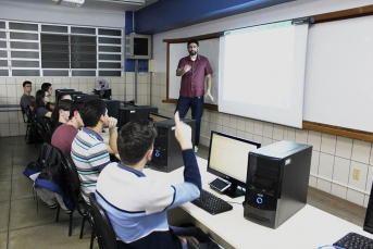 Notícia - De alunos a docentes: Uma vida dedicada a aprender e ensinar