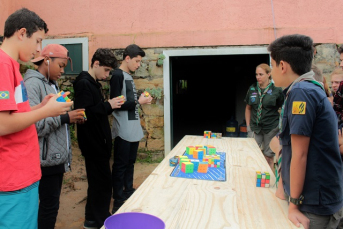 Notícia - Transmitindo conhecimento com o cubo mágico