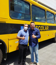 Notícia - Prefeito de Santa Rosa do Sul recebe novo ônibus do governo do Estado