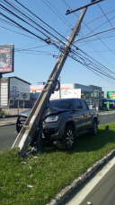 Notícia - Motorista bate em poste próximo ao Parque das Nações (VÍDEO)