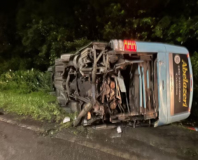 Notícia - Ônibus de turismo de Criciúma se envolve em acidente com 15 feridos na BR-376