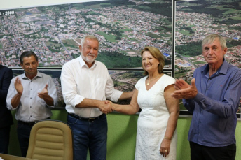 Notícia - Aninha assume a prefeitura de Cocal do Sul