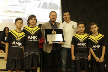 Notícia - Anjos do Futsal recebe Prêmio Medalha Zilda Arns