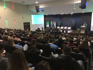 Notícia - Professores, alunos e convidados iniciam Jornada Acadêmica de Odontologia