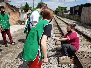 Notícia - Colégio Unesc leva as “Máscaras da Solidariedade” à região dos trilhos