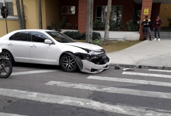 Notícia - Pancada forte e eixo quebrado em acidente no Comerciário