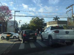 Notícia - Acidente tumultua trânsito no Centro