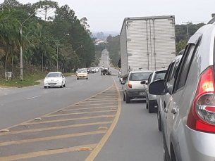 Notícia - Dois feridos em capotamento na SC-108