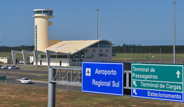 Notícia - Depois dos reparos, ontem o avião da Azul decolou vazio