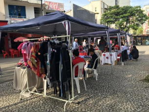 Notícia - Praça recebe vendas de artesanato do projeto “Mãos Unidas”