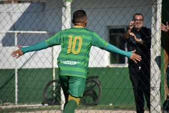 Notícia - Líder ganha outra e segue absoluto na Série B