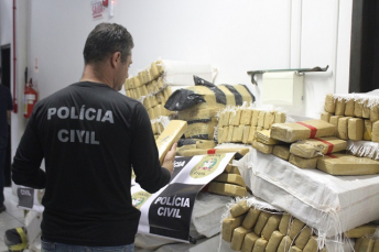 Notícia - DIC apreende quase duas toneladas de maconha