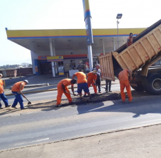 Notícia - Ruas recebem 10 toneladas de asfalto em Forquilhinha