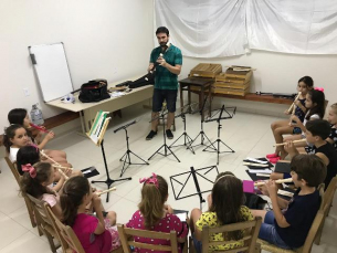 Notícia - Associação de Moradores promove socialização através da música