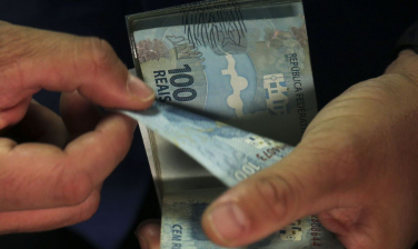 Notícia - Caixa paga Auxílio Brasil a beneficiários com NIS final 4