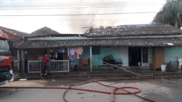 Notícia - Incêndio atinge residência no sul catarinense 