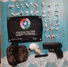 Notícia - Nova Veneza: Polícia Militar apreende cocaína e réplica de arma de fogo em terreno baldio