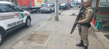 Notícia - Criciúma: trio é preso após furtar televisão e aparelho de som no bairro Santa Luzia