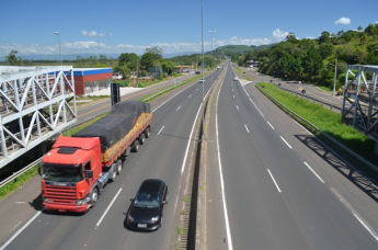 Notícia - Obras bloqueiam trecho da BR-101 Sul