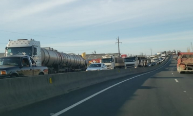 Notícia - Deslizamento perto de túnel e lentidão na BR-101