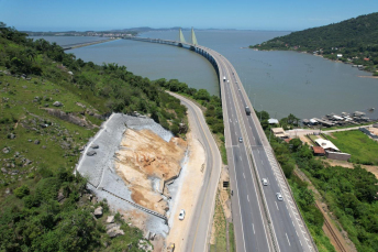 Notícia - Fluxo de veículos aumentou em 15% no último fim de semana na BR-101