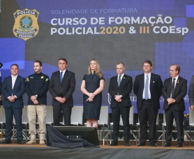 Notícia - “Sirvam o país. Sirvam o povo”, diz Bolsonaro em formatura da PRF