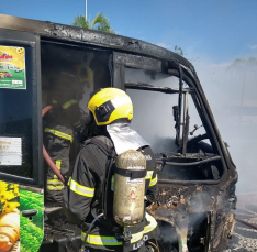 Notícia - Incêndio em ônibus com verduras é controlado na avenida Centenário  