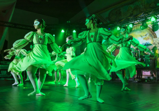 Notícia - Baile de Máscaras comemora o amor em mais uma edição