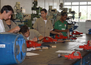 Notícia - Bairro da Juventude inicia curso de Mecânica de Manutenção