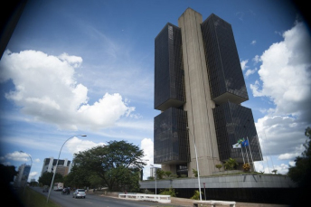 Notícia - Banco Central mantém juros básicos no menor nível da história