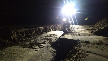 Notícia - Canal é aberto na barra do rio Araranguá para diminuir volume e evitar enchente (FOTOS)