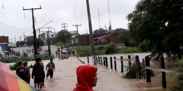 Notícia - Chuvas causam rompimento parcial de barragem na Bahia